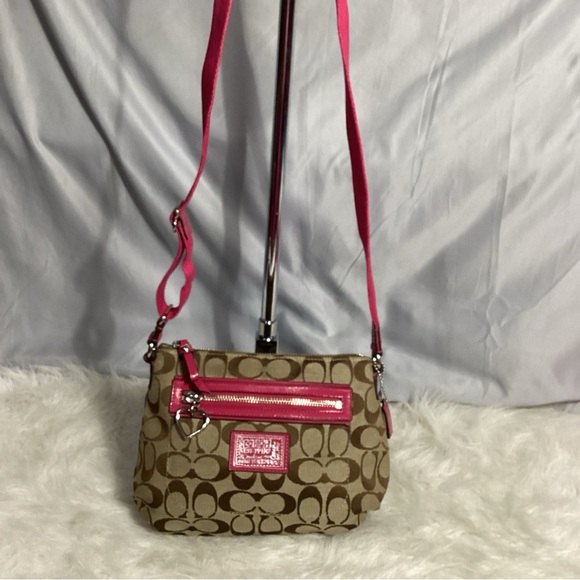 Coach Poppy Daisy Khaki Signature C with Raspberry Leather Swingpack EUC - Picture 2 of 14